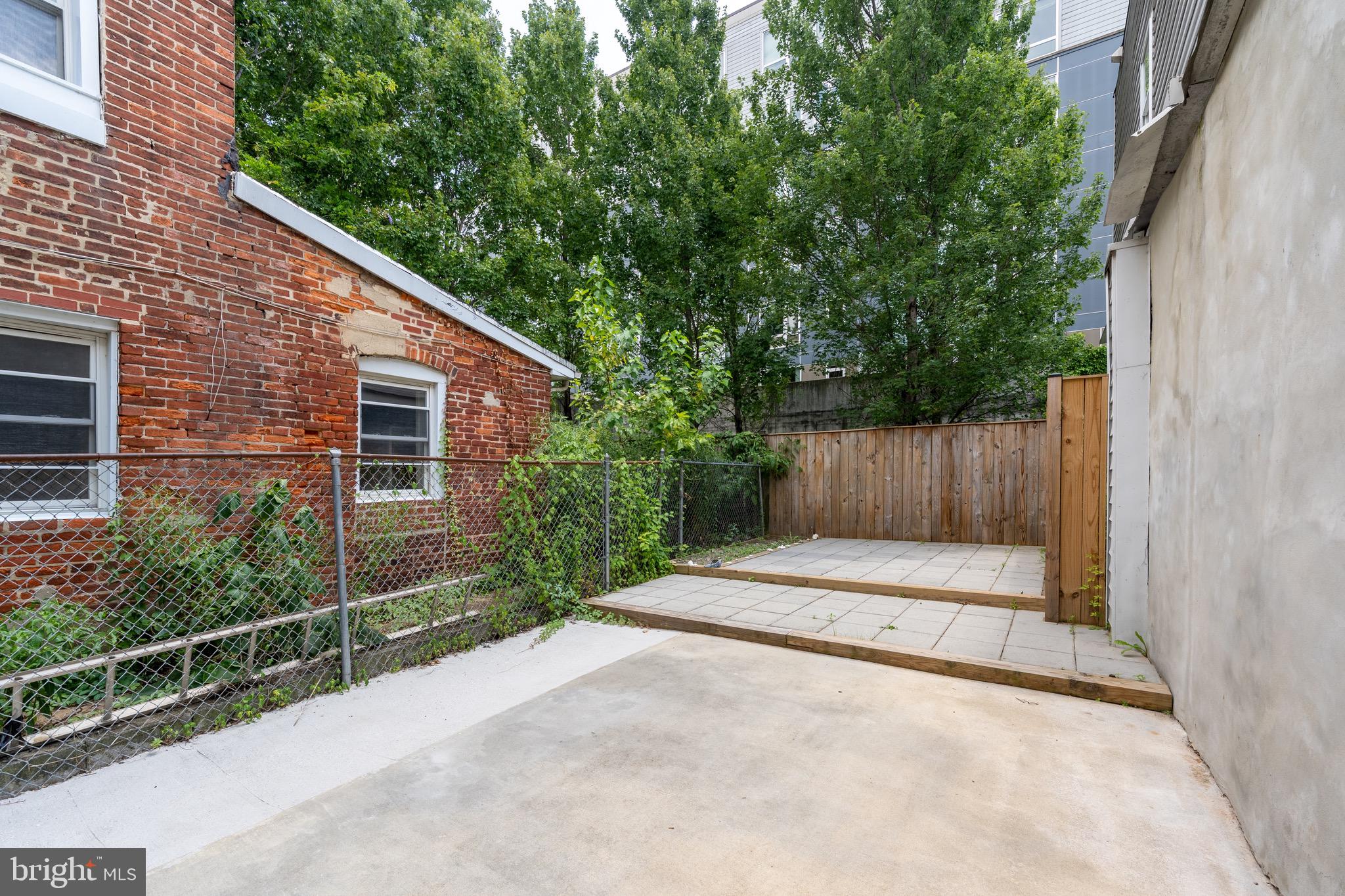 123 East Cross Street Baltimore, MD 21230 - Photo 14 of 33 a backyard of a house with lots of green space
