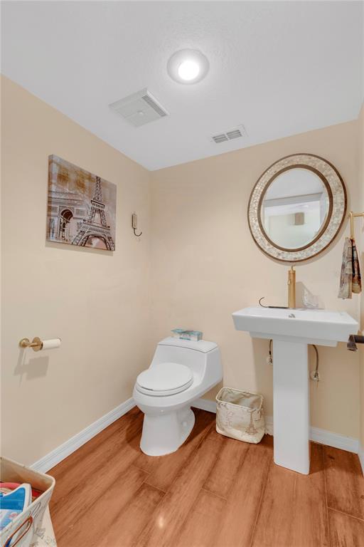 2640 Waymeyer Drive Orlando, FL 32812 - Photo 18 of 33 a bathroom with a toilet a sink and mirror