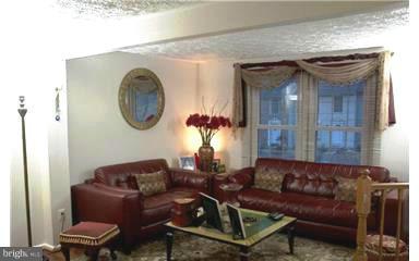 7529 Aspenpark Road Lorton, VA 22079 - Photo 6 of 30 Living Room