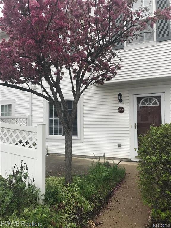 22126 Cape Cod Way, Unit 20 Farmington Hills, MI 48336 - Photo 2 of 10