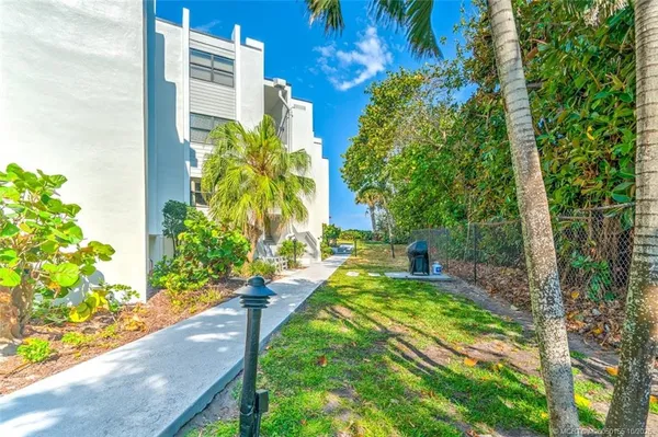 $8,500 | 1289 Northeast Ocean Boulevard, Unit 11, Jensen Beach, FL 34957