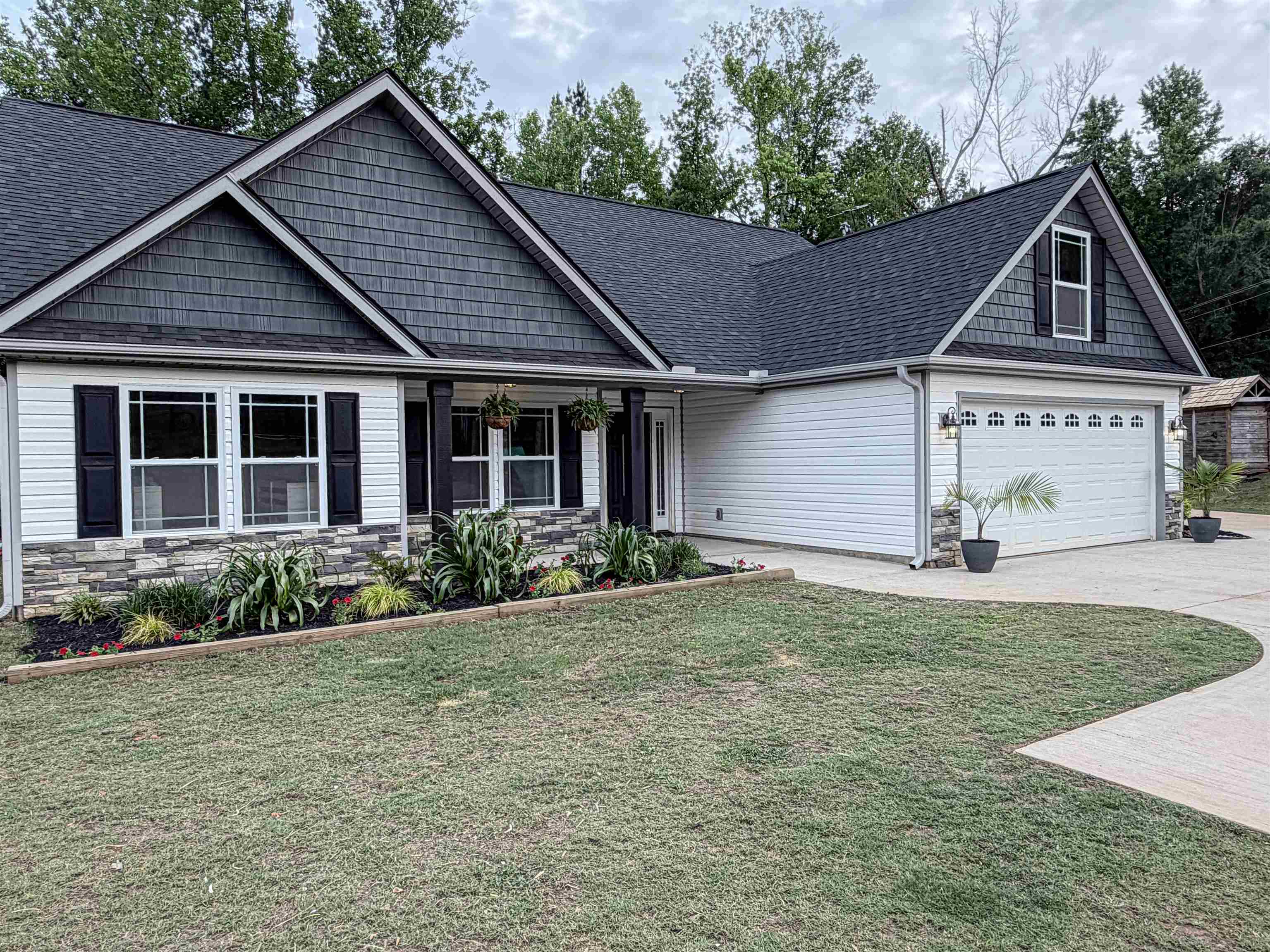 115 Fowler Road Campobello, SC 29322 - Photo 1 of 34