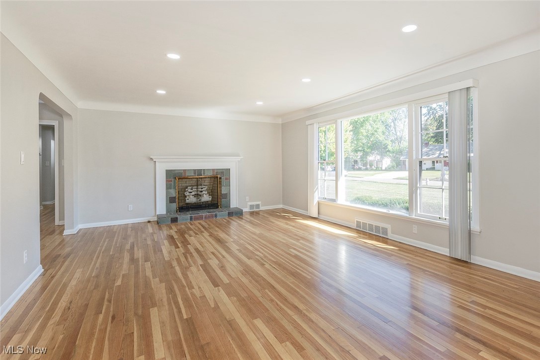 1148 Rutherford Road Cleveland, OH 44112 - Photo 5 of 45