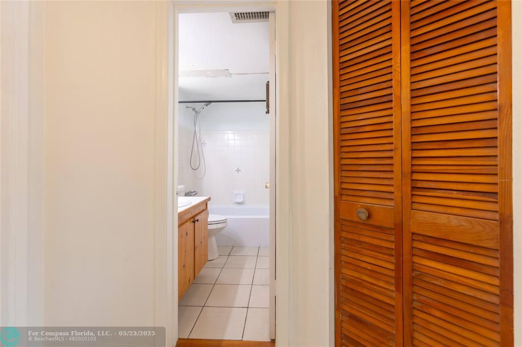 1001 Southeast 16th Street, Unit 8 Fort Lauderdale, FL 33316 - Photo 13 of 17
