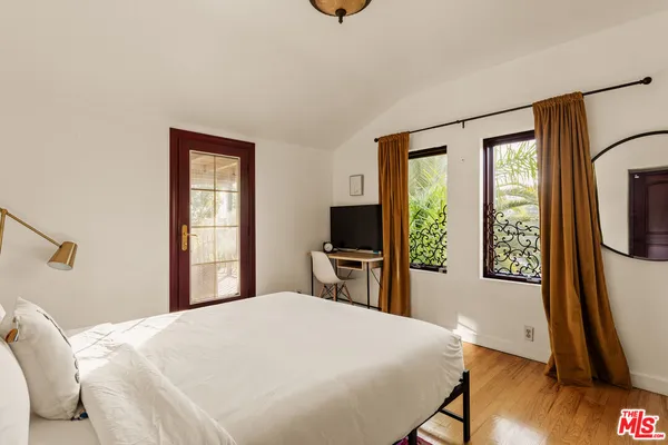$11,500 | 2002 North Las Palmas Avenue, Los Angeles, CA 90068
