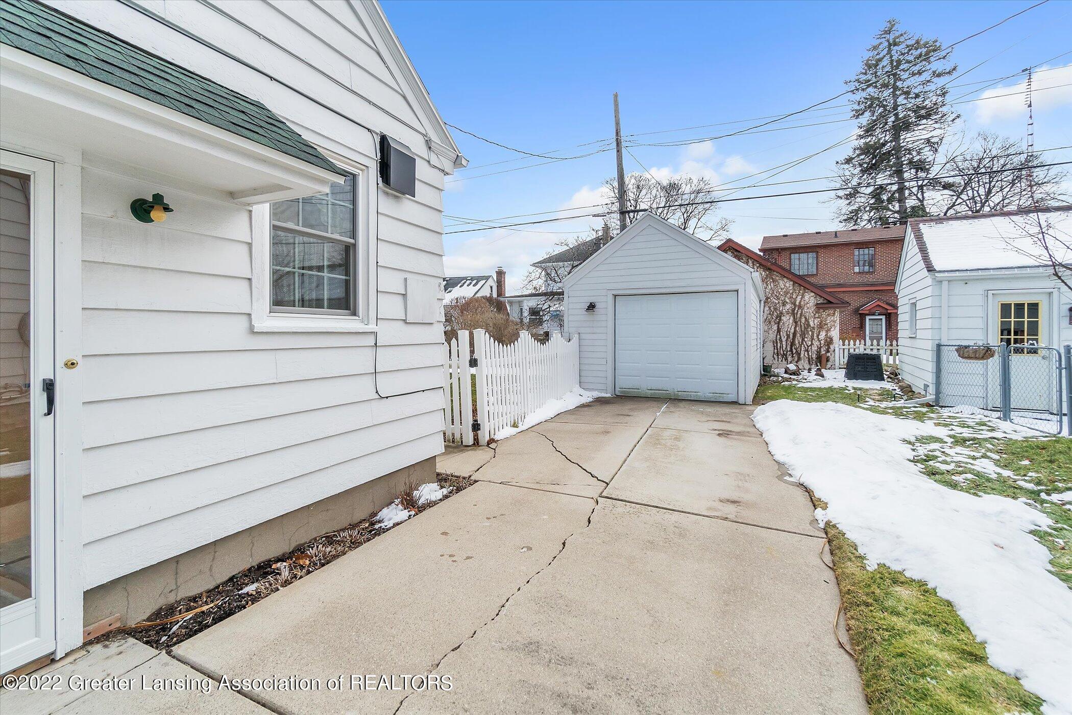 319 Kensington Road Lansing, MI 48910 - Photo 36 of 36 36-319-Kensington-RdWindowStill-Real-Est