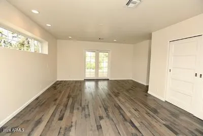 a black and white photo of a picture