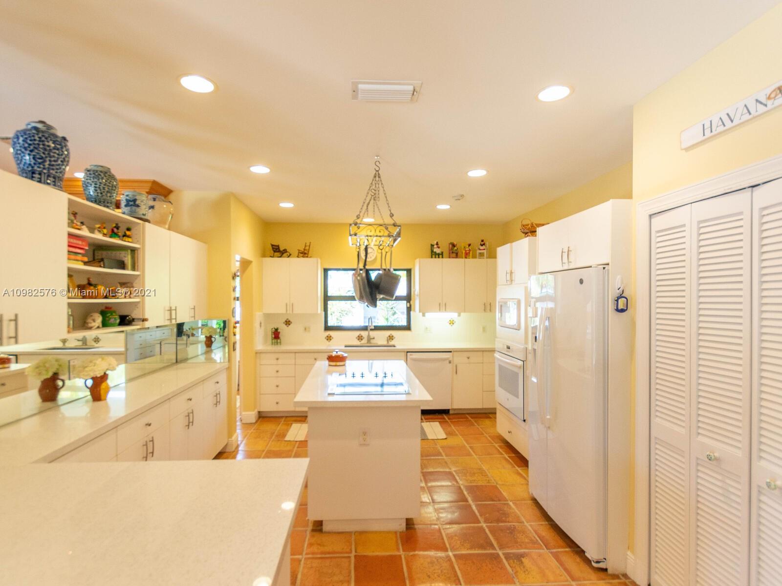 390 Atlantic Road Key Biscayne, FL 33149 - Photo 11 of 31