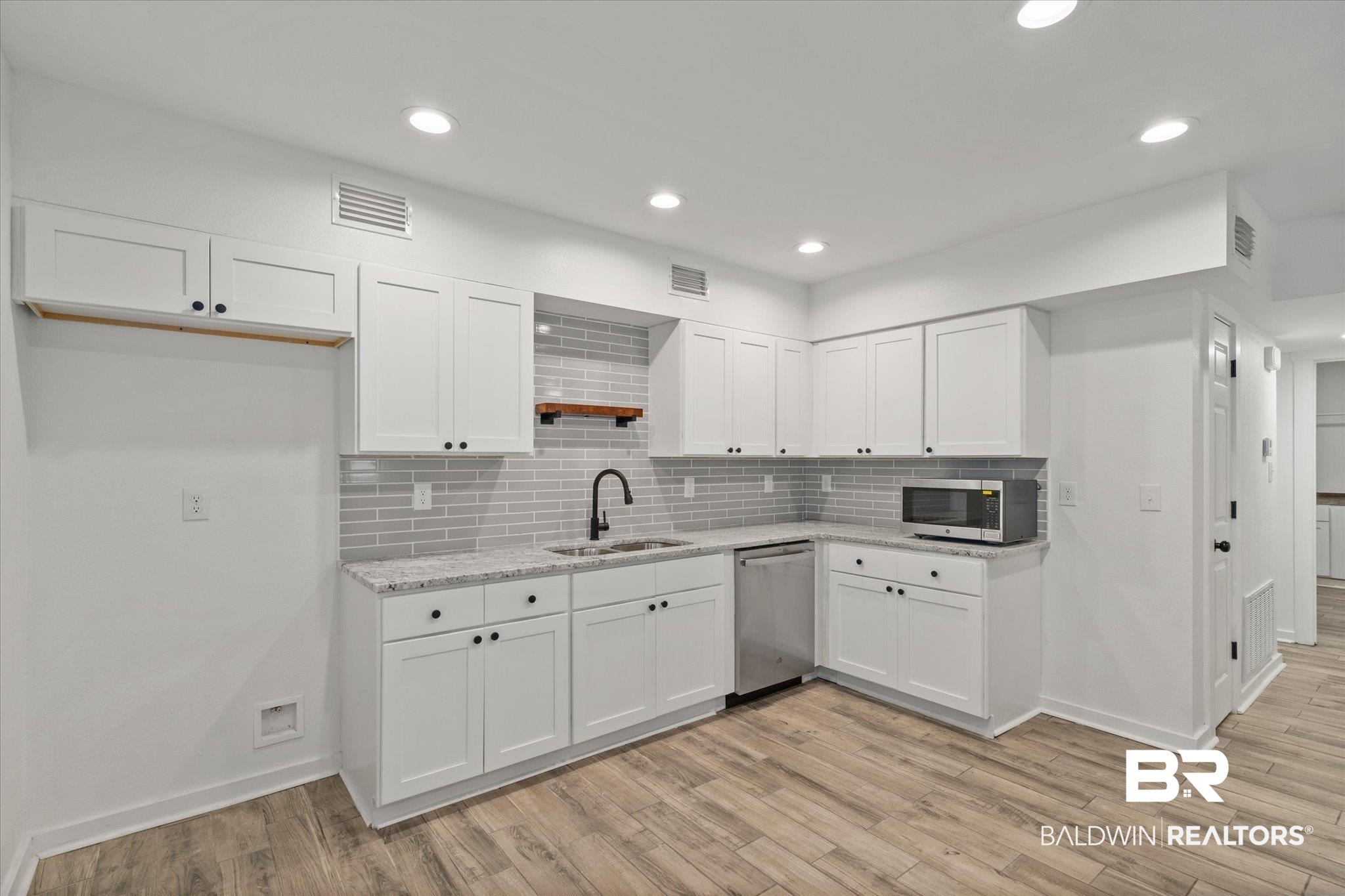 407 Barclay Avenue Fairhope, AL 36532 - Photo 9 of 29