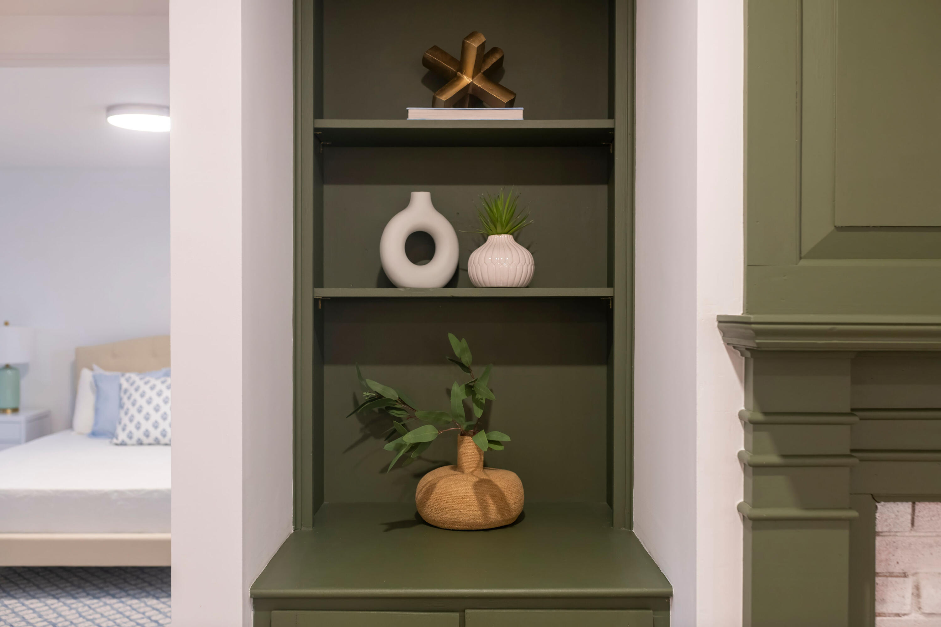 3 Sheayer Road Harwich, MA 02645 - Photo 34 of 38 a room with a rug and a potted plant