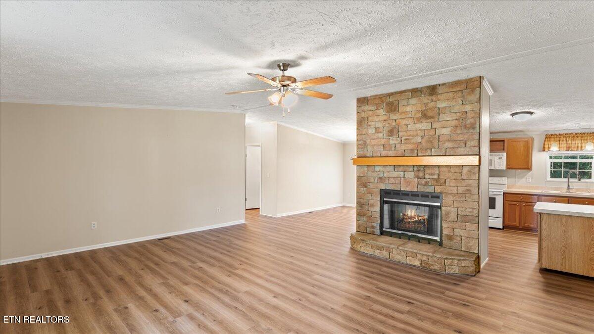 10985 Lantana Road Crossville, TN 38572 - Photo 4 of 31 05-Living Room