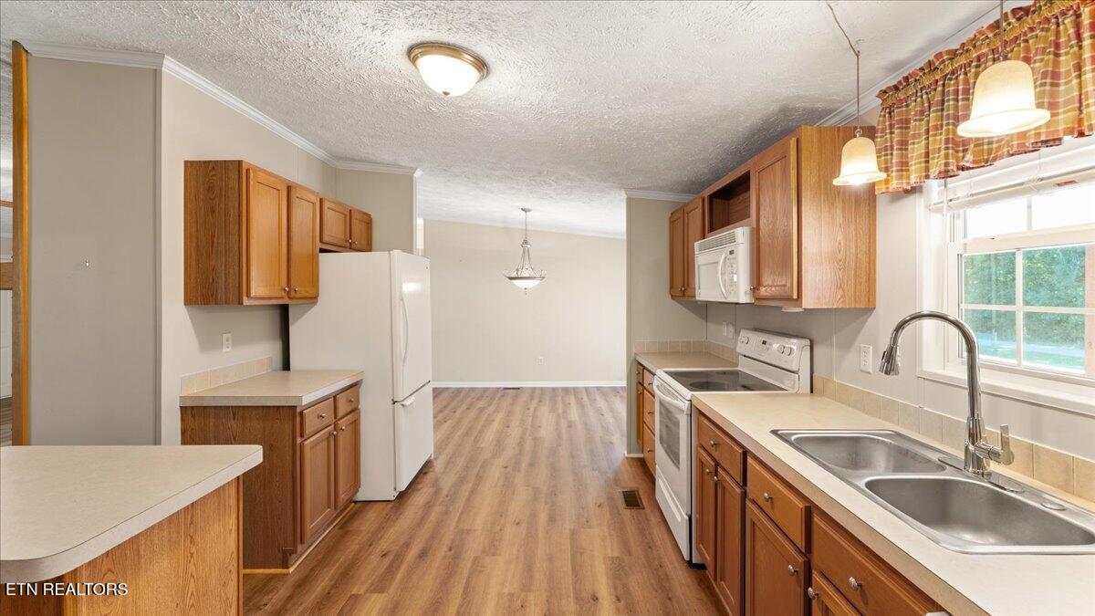 10985 Lantana Road Crossville, TN 38572 - Photo 7 of 31 09-Kitchen