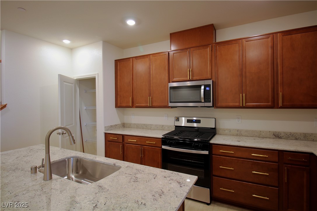 2722 Luzzi Walk Henderson, NV 89044 - Photo 4 of 32