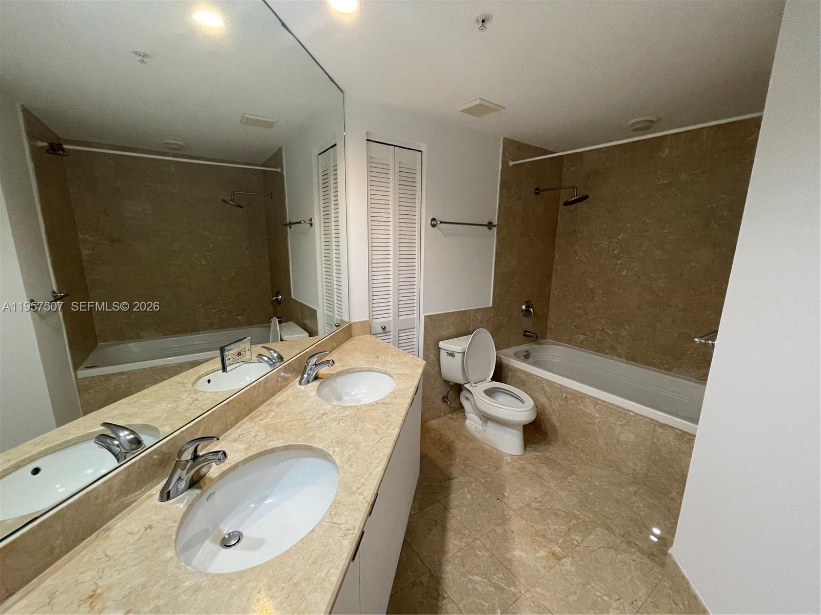 801 Brickell Key Boulevard, Unit 2511 Miami, FL 33131 - Photo 22 of 24