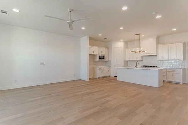 $422,200 | 2136 Village Walk Lane, Aledo, TX 76008