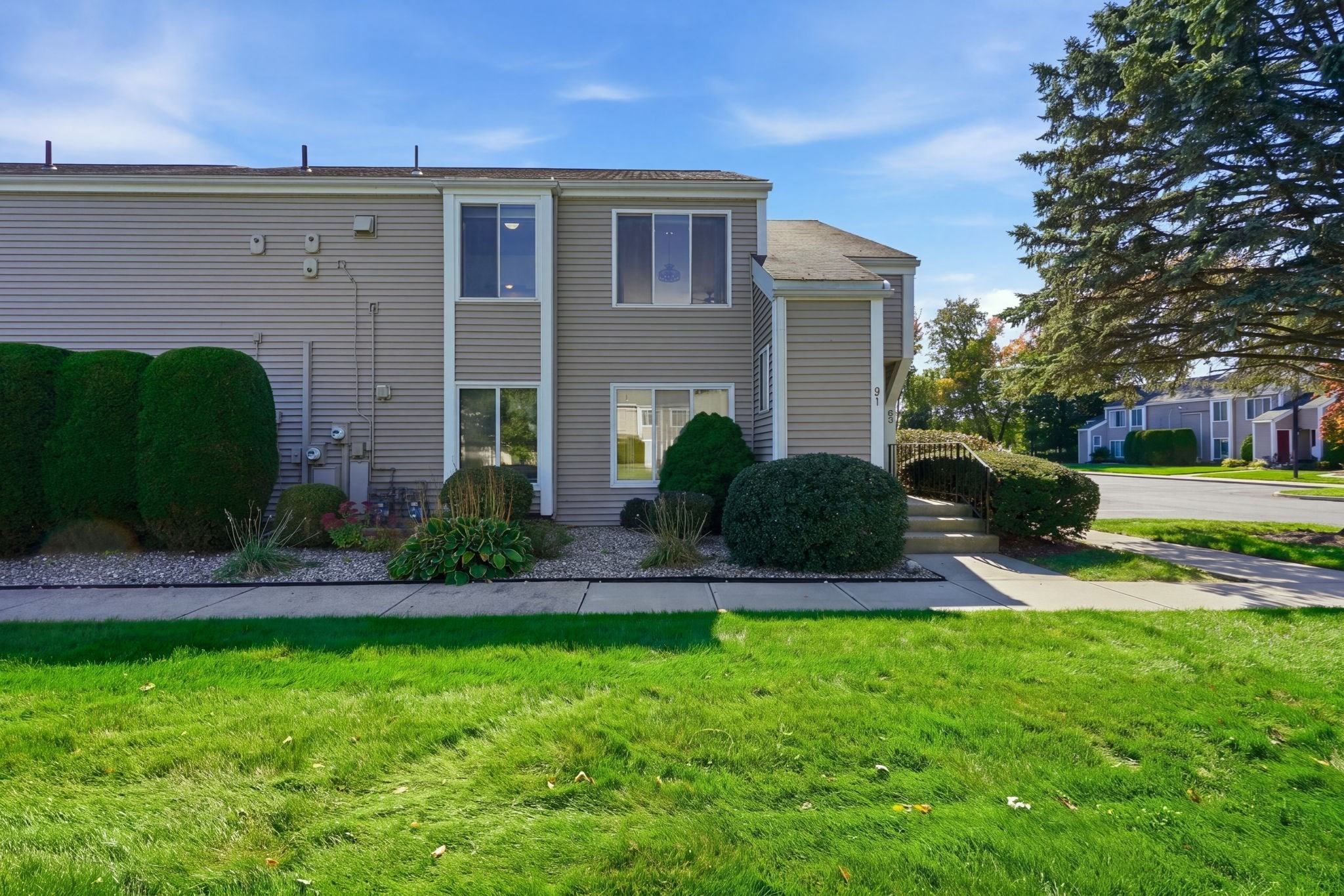91 Nassau Drive, Unit 91 Springfield, MA 01129 - Photo 3 of 37 Gallery Image 3