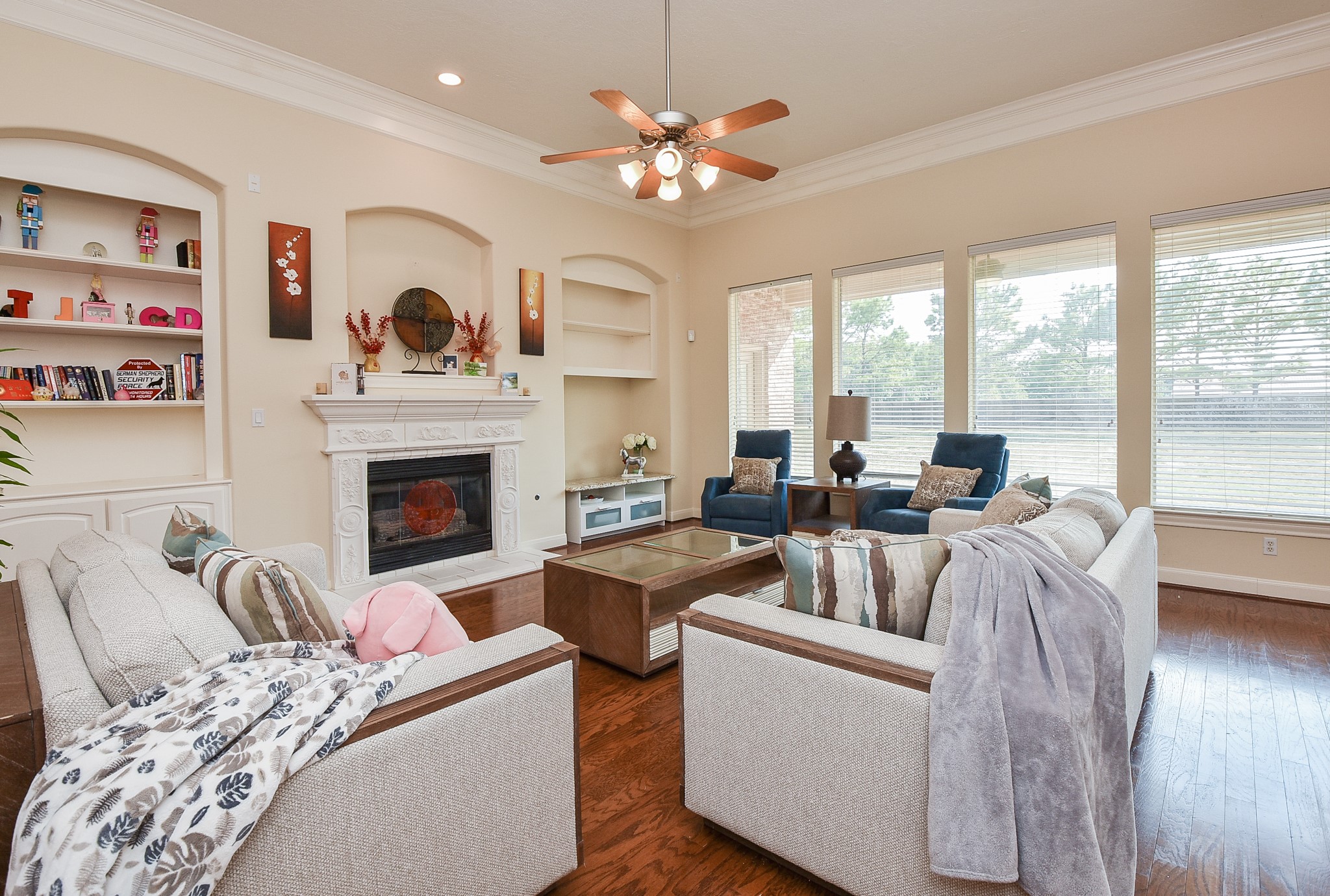 2510 Britton Ridge Drive Katy, TX 77494 - Photo 15 of 50 Spacious living area