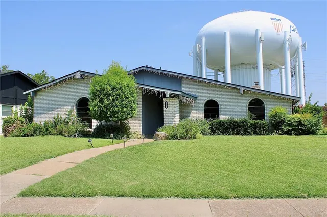 a view of a house with backyard sitting area and garden