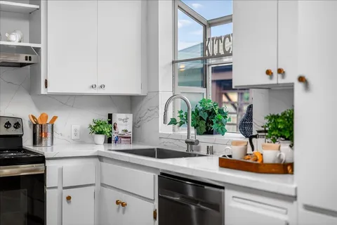 $1,079,000 | 856 Linda Vista Street, San Jose, CA 95127