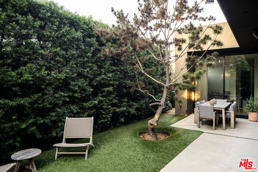 2013 Louella Avenue Venice, CA 90291 - Photo 7 of 26 a view of a chairs and table in backyard of the house
