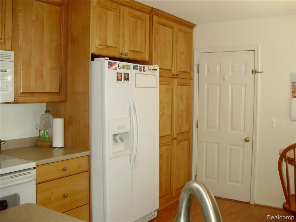 211 Whitney Drive Rochester Hills, MI 48307 - Photo 8 of 25