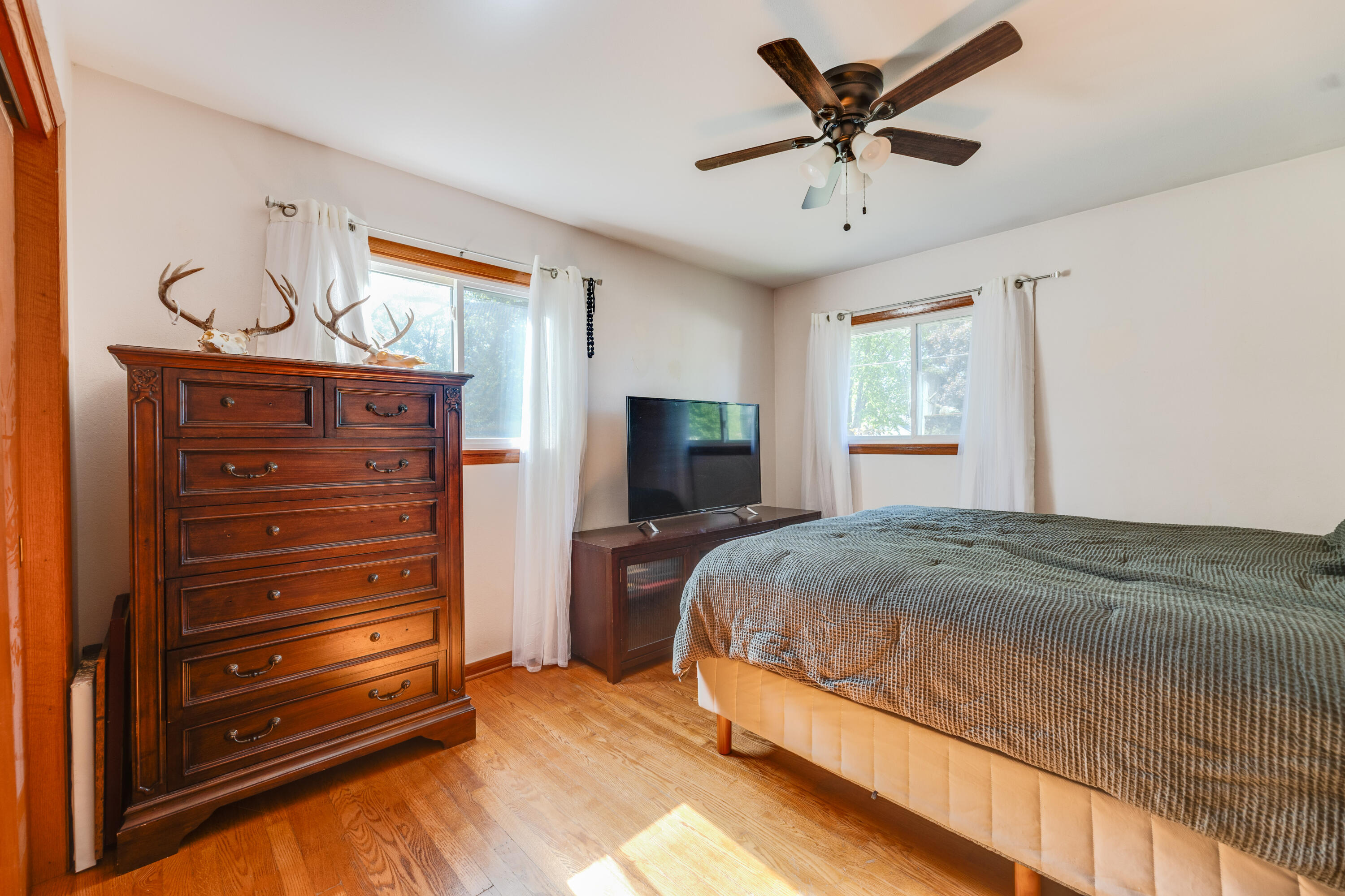 213 West State Road North Prairie, WI 53153 - Photo 23 of 37 Primary bedroom
