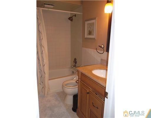 270 Garner Road North Brunswick, NJ 08902 - Photo 12 of 16 Gallery Image 12