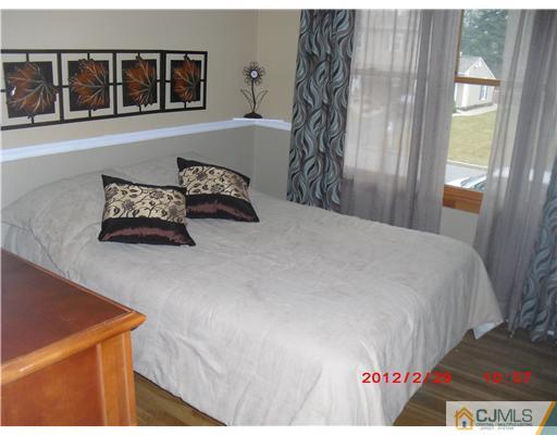 270 Garner Road North Brunswick, NJ 08902 - Photo 8 of 16 Gallery Image 8