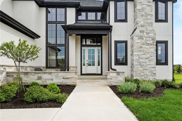 $1,895,000 | 11705 West 170th Street, Overland Park, KS 66221