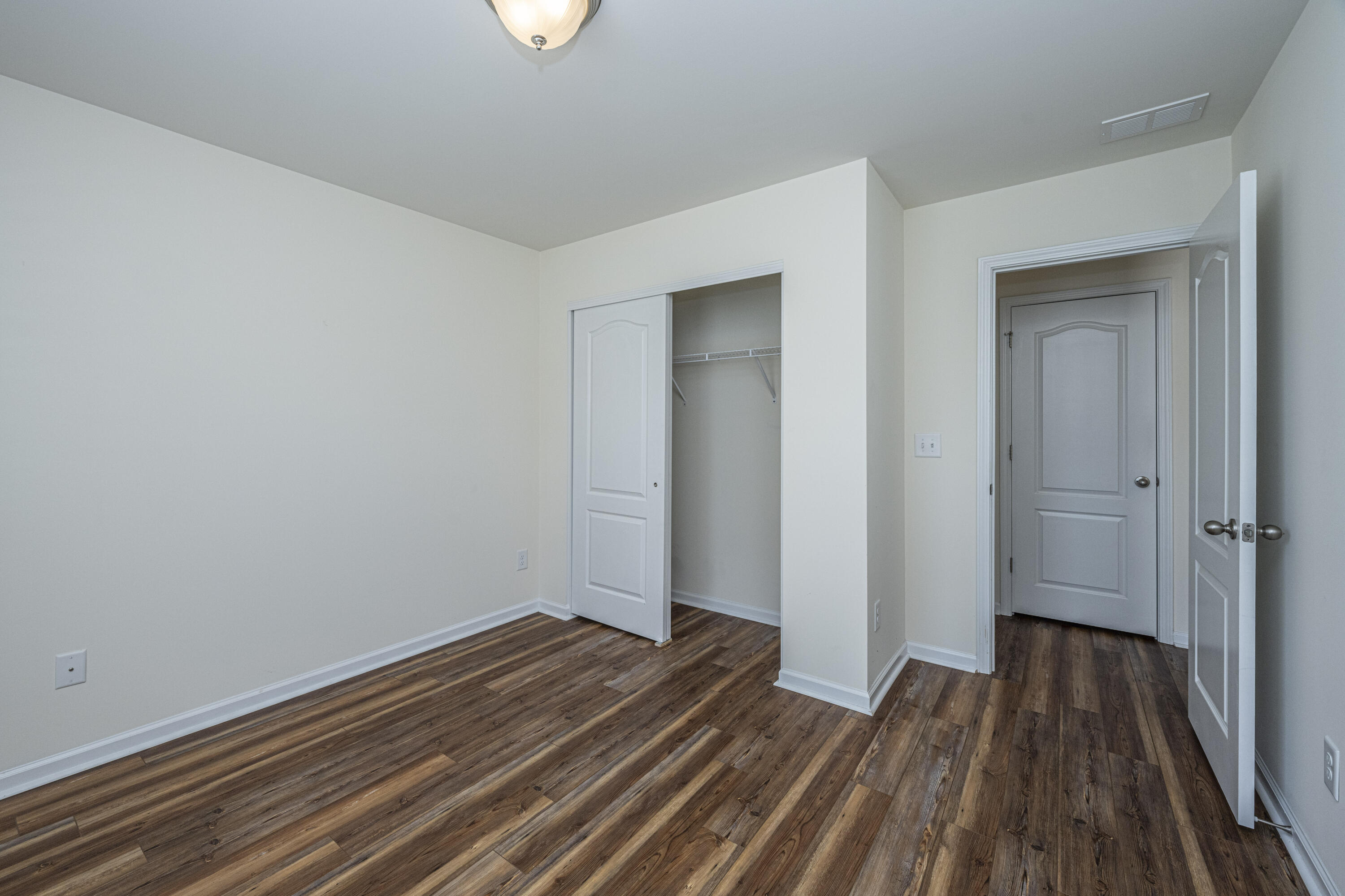 110 Brittondale Road Summerville, SC 29485 - Photo 4 of 27 Living Room