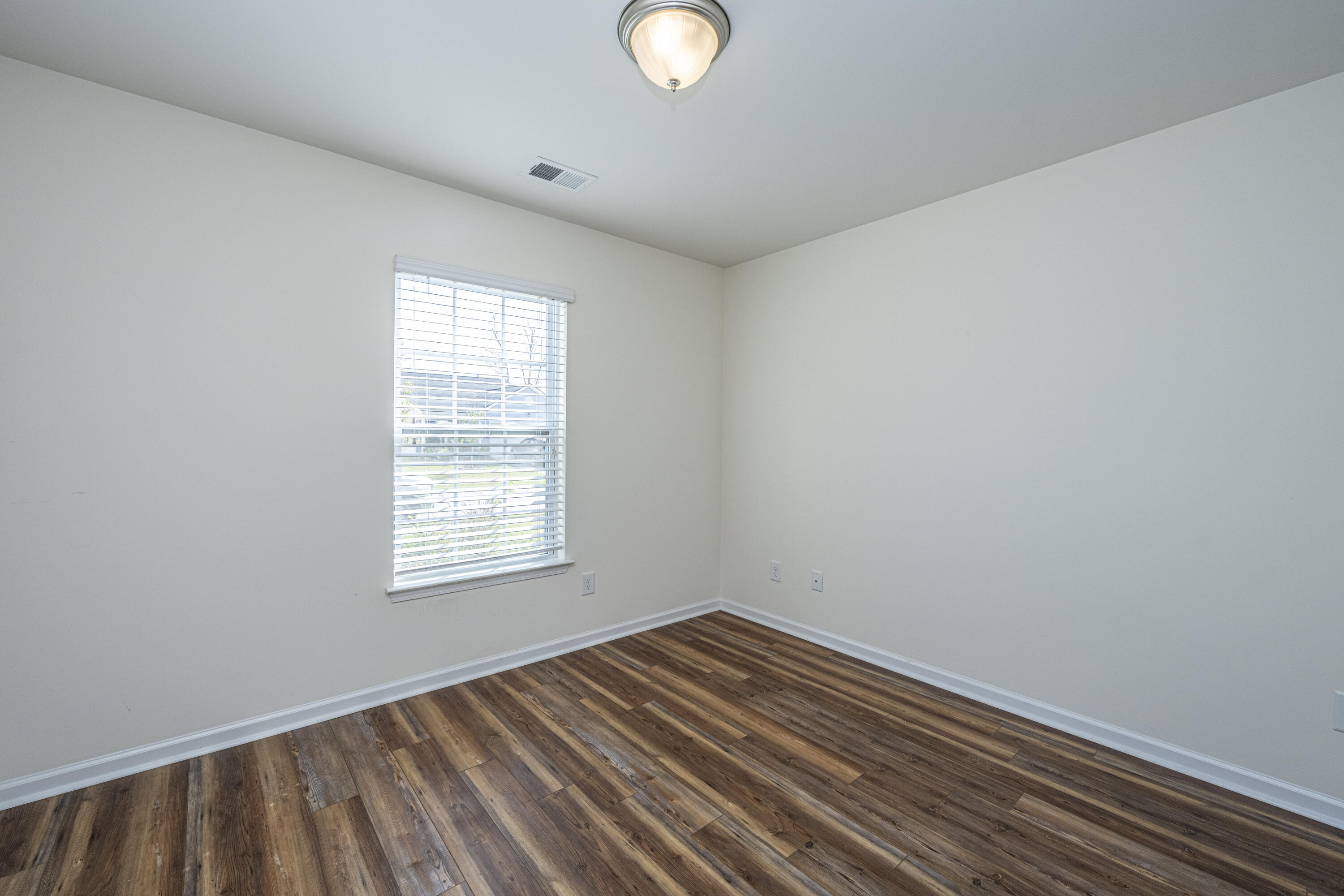 110 Brittondale Road Summerville, SC 29485 - Photo 5 of 27 Living Room