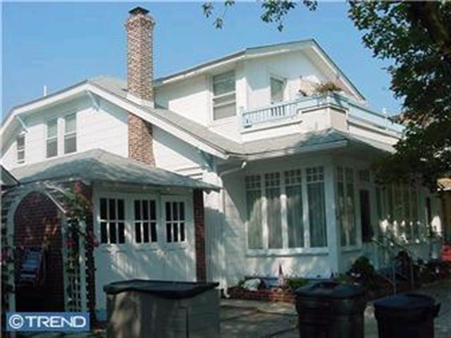 2 B North Baltimore Avenue Ventnor City, NJ 08406 - Photo 3 of 6 a front view of a house with garden