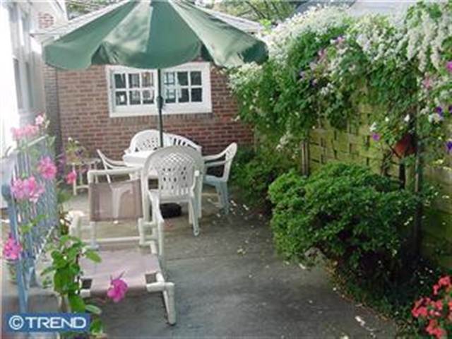 2 B North Baltimore Avenue Ventnor City, NJ 08406 - Photo 4 of 6 a front view of a house with a yard
