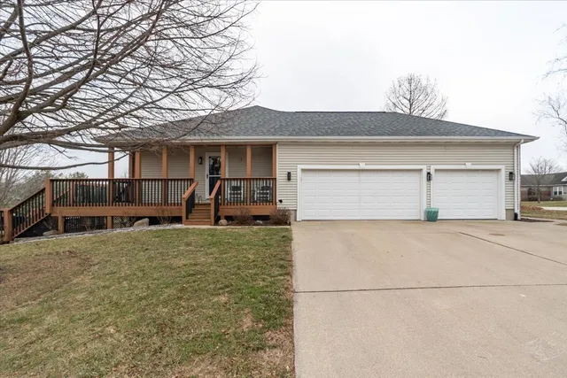 $469,900 | 901 Barbara Drive, Heyworth, IL 61745