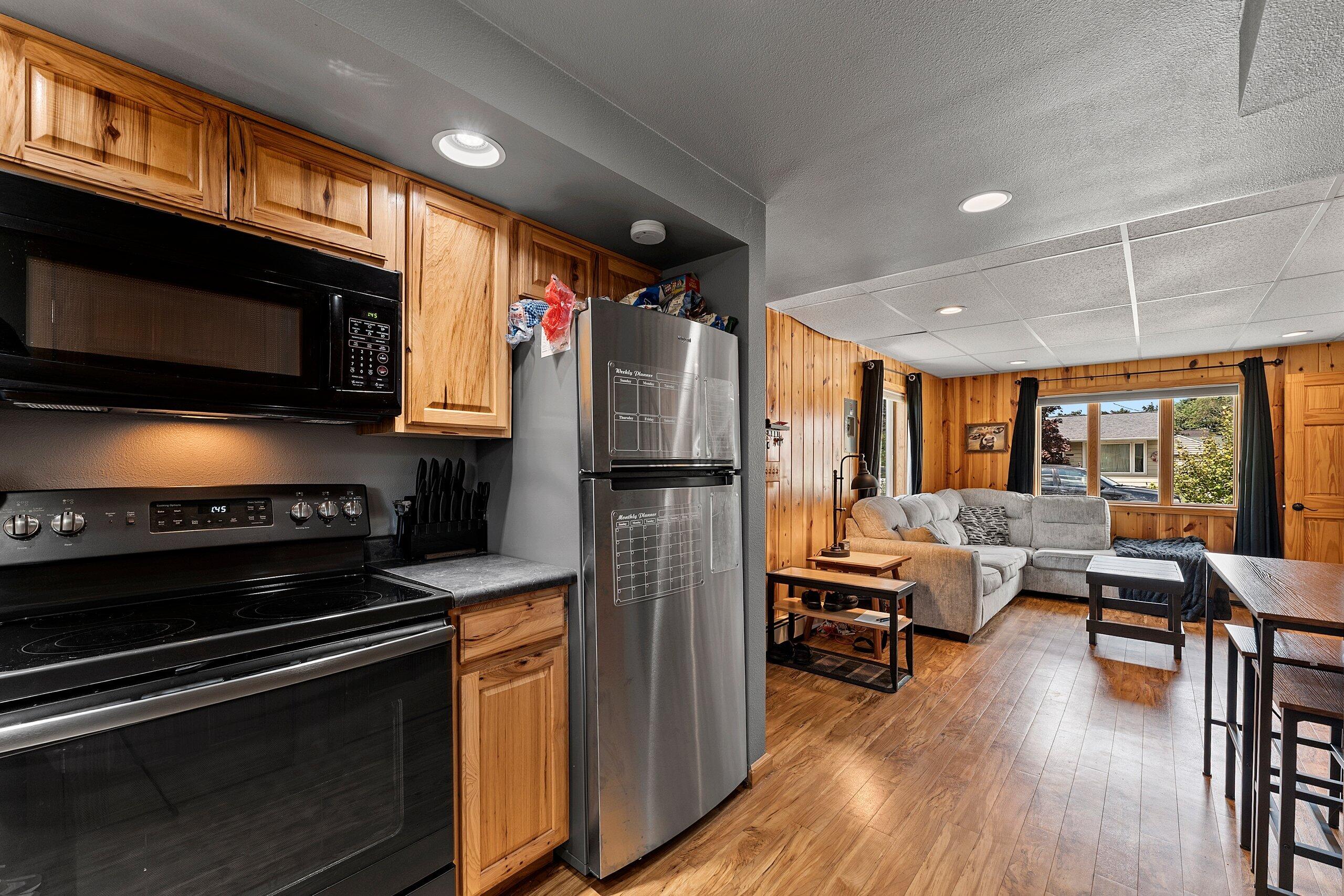 2309 9th Place Two Rivers, WI 54241 - Photo 10 of 42 042-23099thPlace-TwoRivers-WI-54241-SMAL