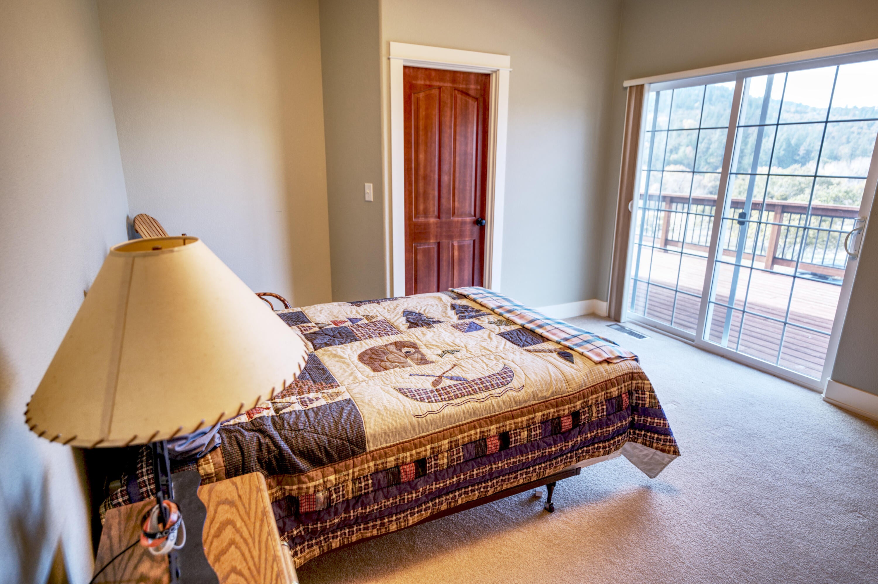 6555 East Antelope Road Eagle Point, OR 97524 - Photo 6 of 30 Twin Pines Home Guest Room