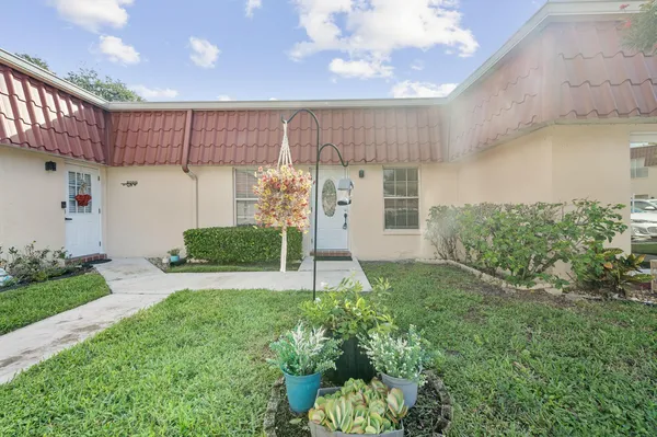 $1,490 | 811 Salem Lane, Lake Worth, FL 33467