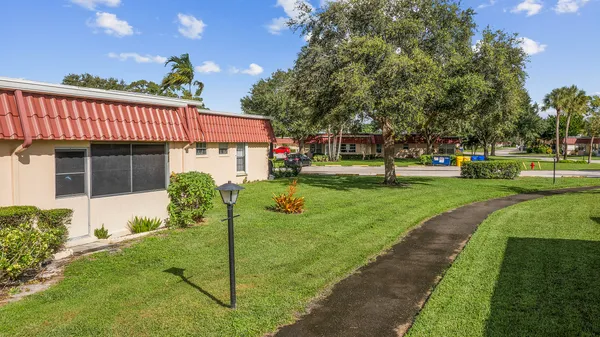 $1,490 | 811 Salem Lane, Lake Worth, FL 33467