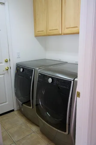 a view of livingroom and hardwood floor
