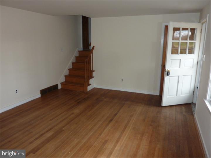 633 East Reliance Road Telford, PA 18969 - Photo 2 of 7 Living Room