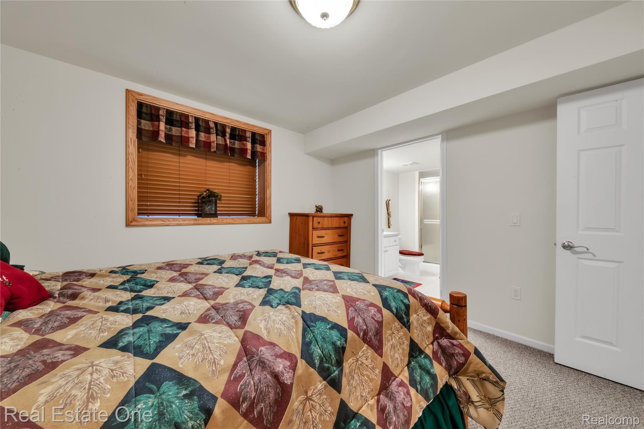 4060 Plum Lane Rochester, MI 48306 - Photo 25 of 35 LOWER BEDRM 2.jpg