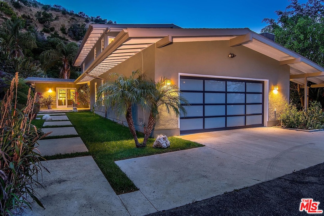 1740 Stone Canyon Road Los Angeles, CA 90077 - Photo 2 of 53