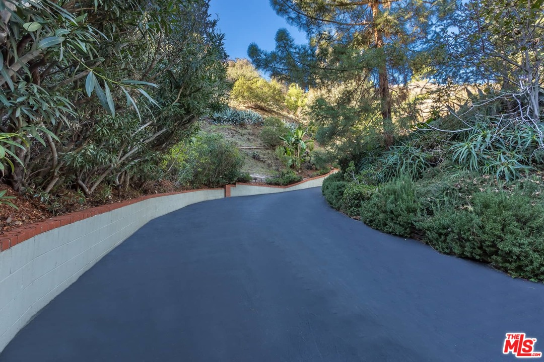 1740 Stone Canyon Road Los Angeles, CA 90077 - Photo 5 of 53