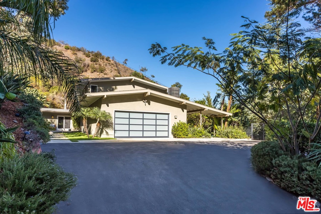 1740 Stone Canyon Road Los Angeles, CA 90077 - Photo 6 of 53