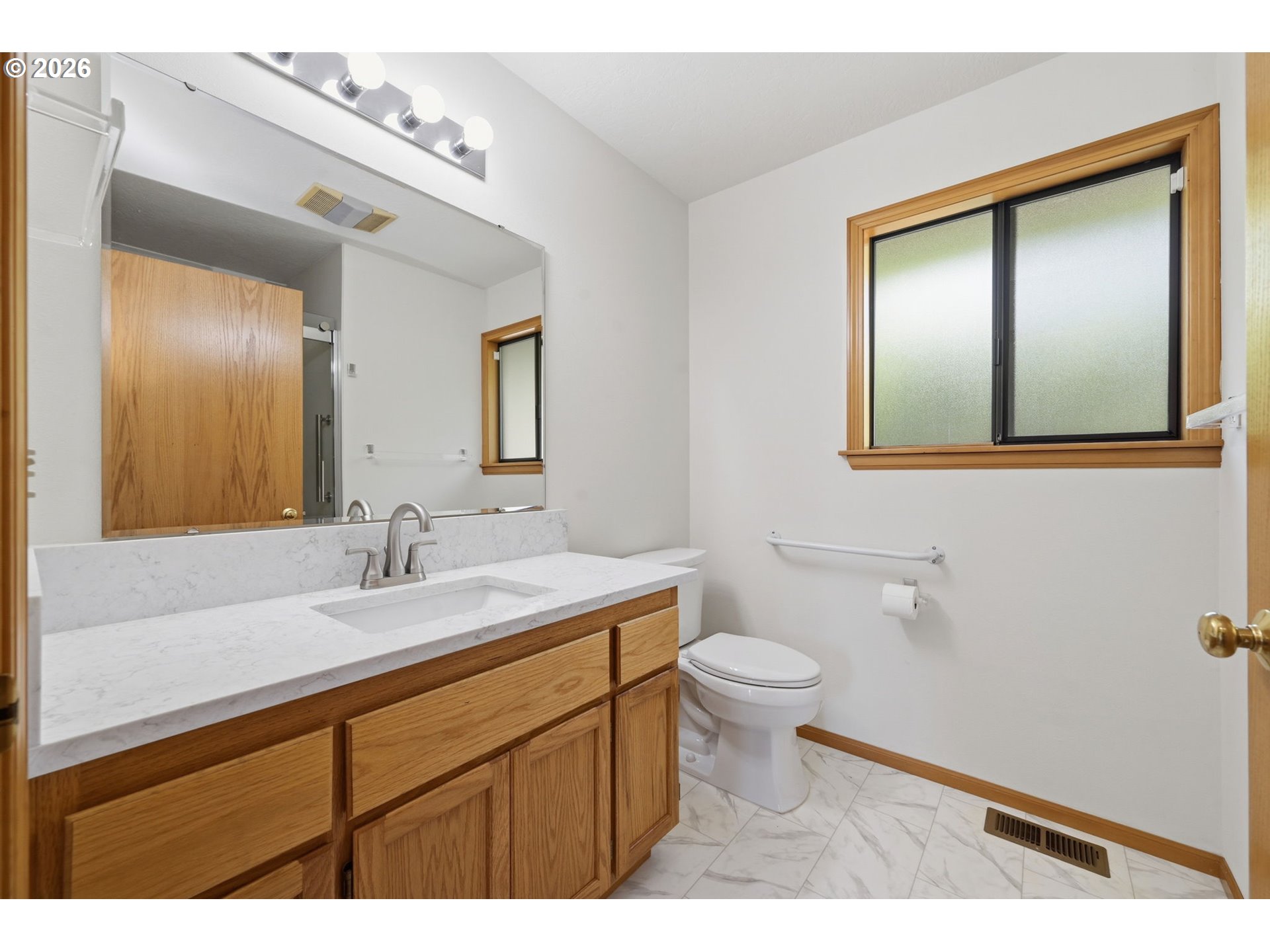 3066 Solomon Loop Eugene, OR 97405 - Photo 21 of 48 Attached Bathroom #1