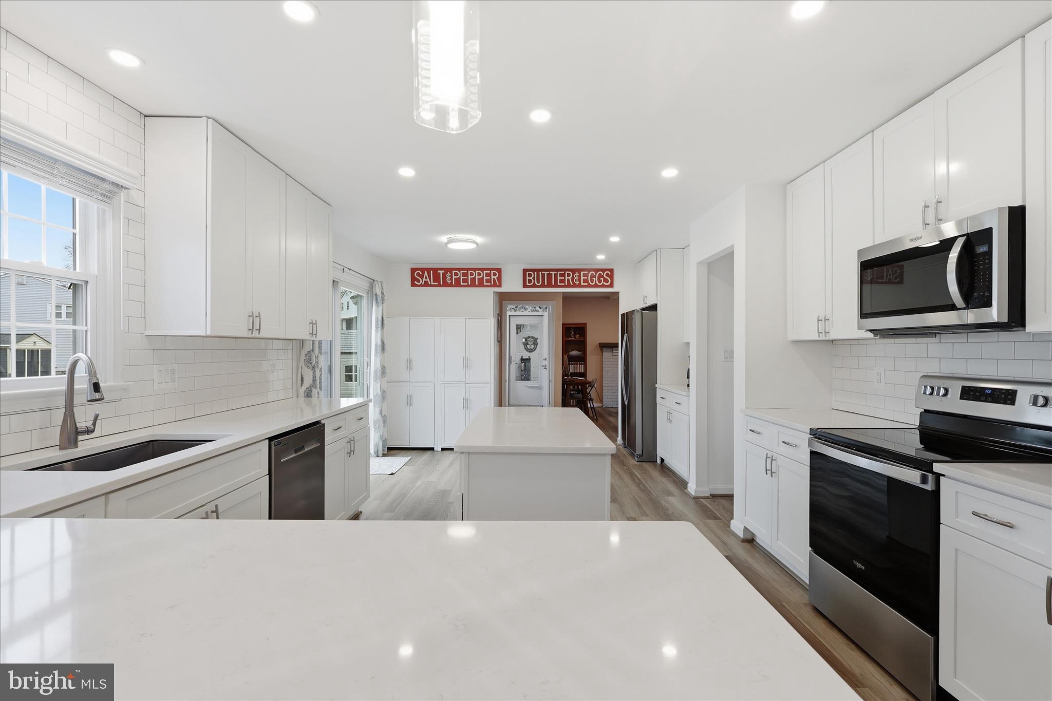 7923 Lake Pleasant Drive Springfield, VA 22153 - Photo 4 of 56