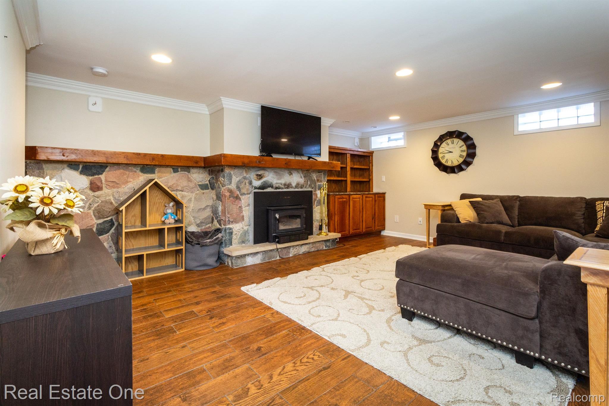 2236 Oklahoma Avenue Rochester, MI 48309 - Photo 6 of 57 Finished Lower level