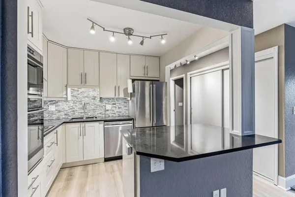 $157,500 | 1700 Four Oaks Road, Unit 331, Eagan, MN 55121