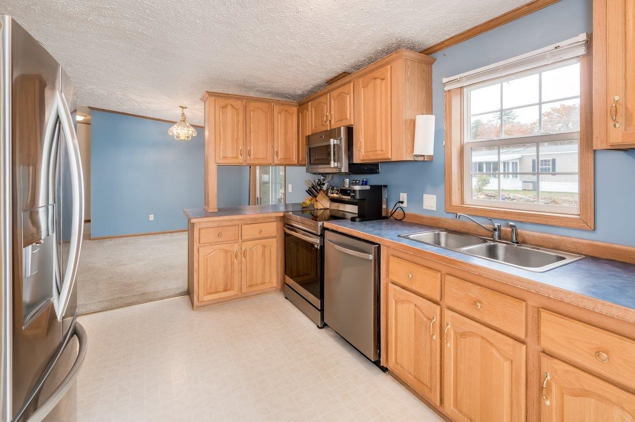 35 Seneca Street Rochester, NH 03867 - Photo 3 of 24