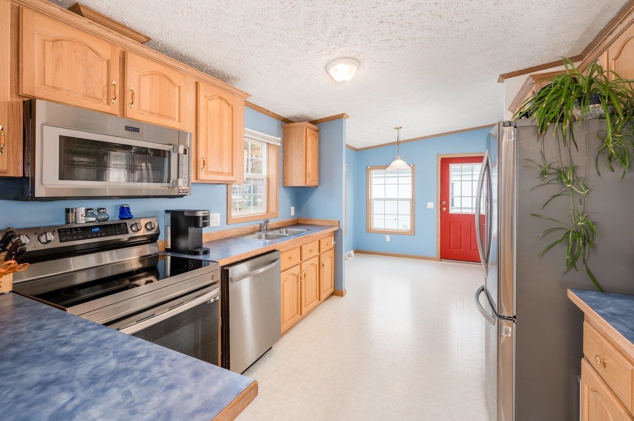 35 Seneca Street Rochester, NH 03867 - Photo 4 of 24
